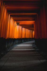 近くの開運神社で運気を上げる方法は？